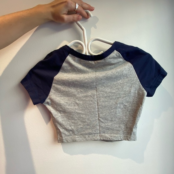 Crop top - Picture 2 of 3